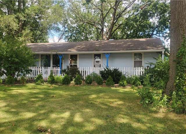 Property at 5521 N Wayne Ave, Kansas City, MO 64118, 3 beds, 2 baths
