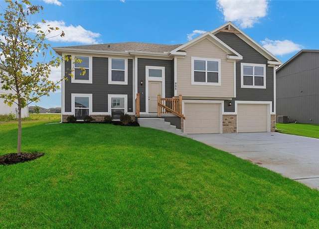Property at 907 SW Pintail Ln, Oak Grove, MO 64075, 4 beds, 3 baths
