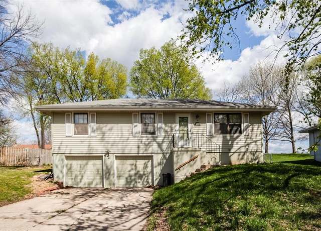 Property at 2103 S Owings St, Oak Grove, MO 64075, 3 beds, 1.5 baths