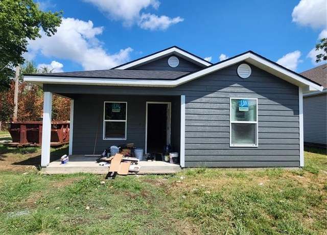 Property at 303 E Euclid St, Pittsburg, KS 66762, 2 beds, 2 baths