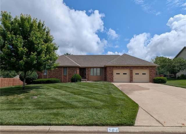 Property at 504 Southwood Ln, St Joseph, MO 64506, 4 beds, 3 baths