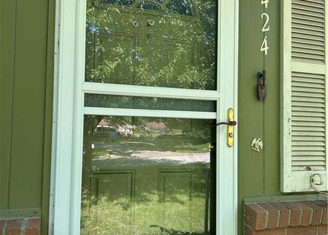 Property at 424 S 76 Ter, Kansas City, KS 66111, 3 beds, 1 bath