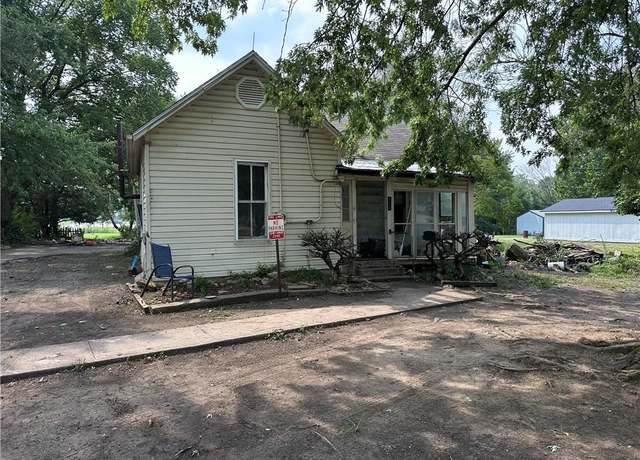 Property at 904 S Clay St, Holden, MO 64040, 2 beds, 1.5 baths