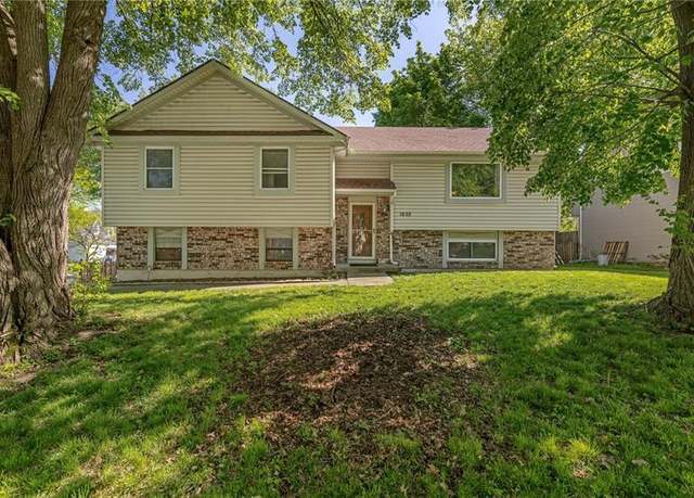 Property at 1625 E 153rd St, Olathe, KS 66062, 3 beds, 2.5 baths