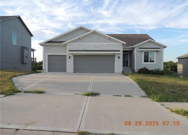 Property at 9110 NE 111th Pl, Kansas City, MO 64157, 4 beds, 3 baths