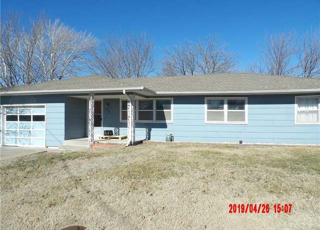 Property at 217 W Warren Ave, Garnett, KS 66032, 3 beds, 2 baths
