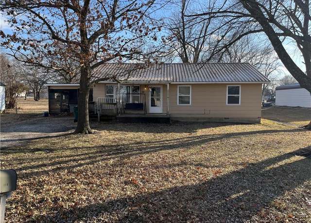 Property at 113 W Perry St, Arma, KS 66712, 3 beds, 1 bath