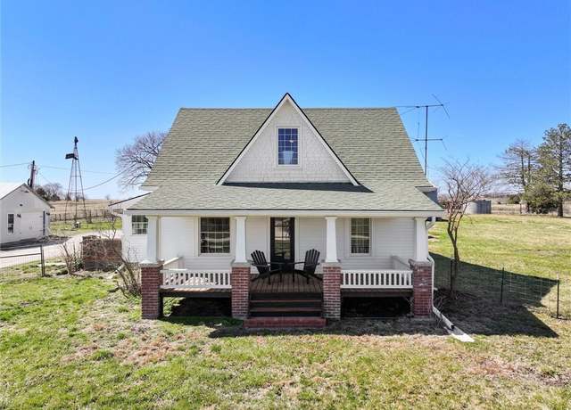 Property at 137 E 1400th Rd, Baldwin City, KS 66006, 3 beds, 1 bath
