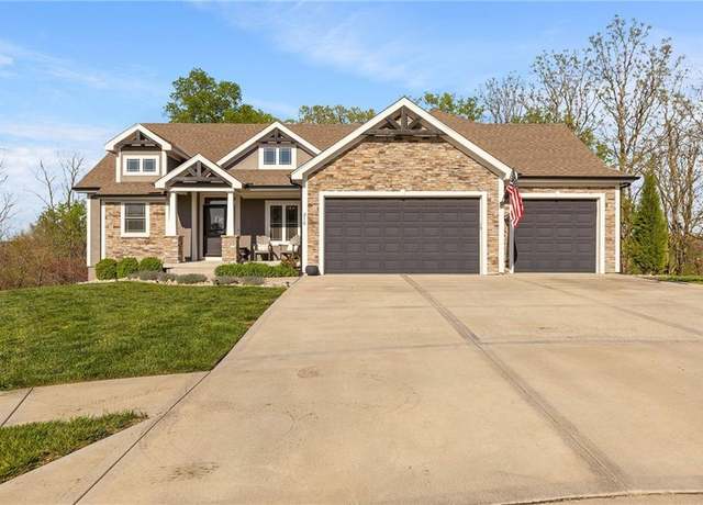 Property at 210 Carriage Ct, Smithville, MO 64089, 3 beds, 3 baths