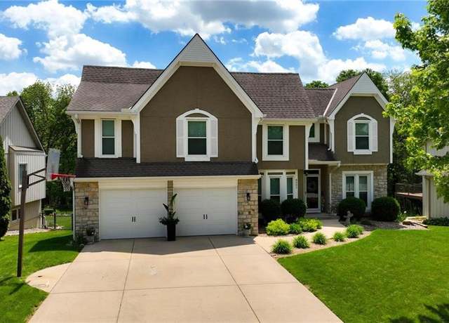 Property at 8001 NW 76th Ter, Kansas City, MO 64152, 5 beds, 4.5 baths