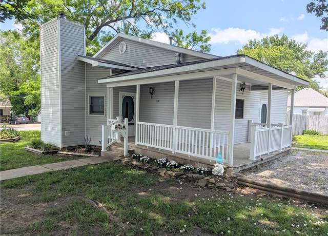 Property at 528 W Ashland St, Nevada, MO 64772, 2 beds, 2 baths
