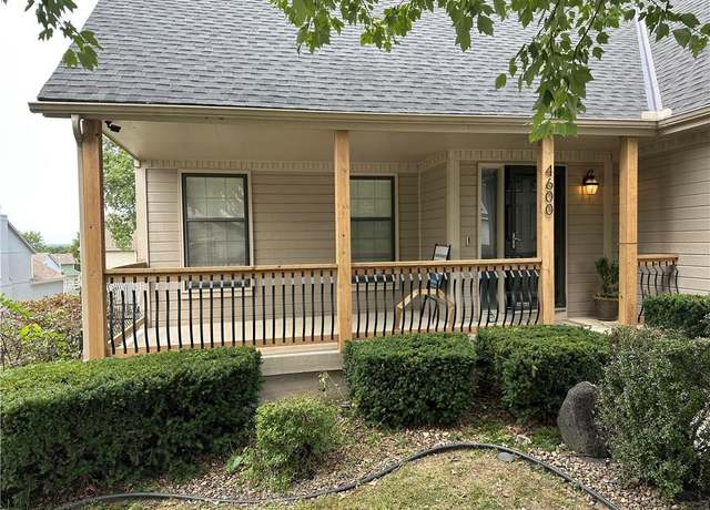 Property at 4600 Kingston Dr, Lee's Summit, MO 64064, 4 beds, 3.5 baths