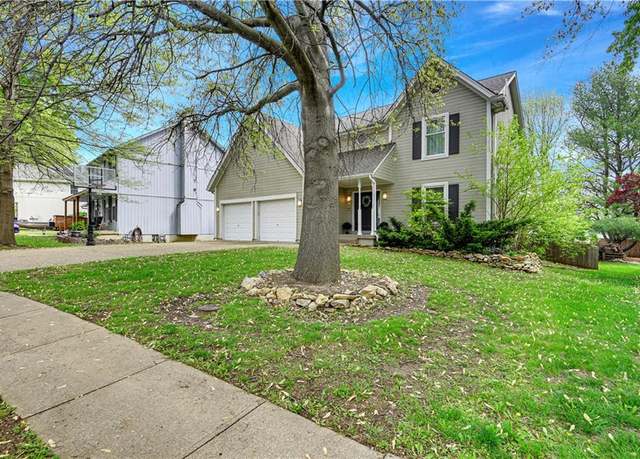 Property at 1721 NE Debonair Dr, Lee's Summit, MO 64086, 4 beds, 2.5 baths