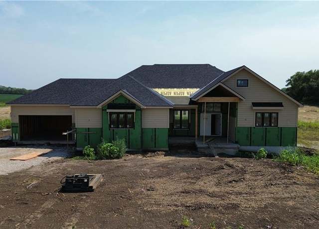 Property at 7129 92 Hwy, Smithville, MO 64089, 5 beds, 4.5 baths