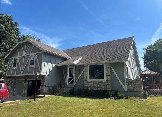 Property at 15931 Outlook Ave, Stilwell, KS 66085, 4 beds, 2.5 baths