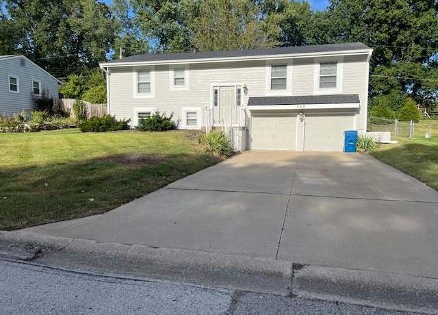 Property at 509 Belmont St, Liberty, MO 64068, 4 beds, 2.5 baths