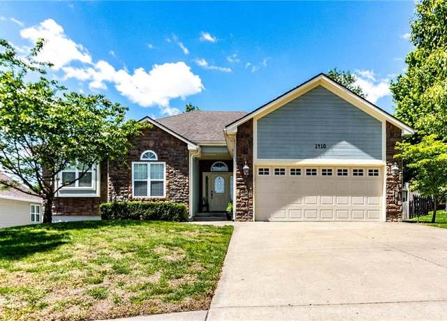 Property at 1410 Bear Creek Cir, Warrensburg, MO 64093, 5 beds, 3 baths