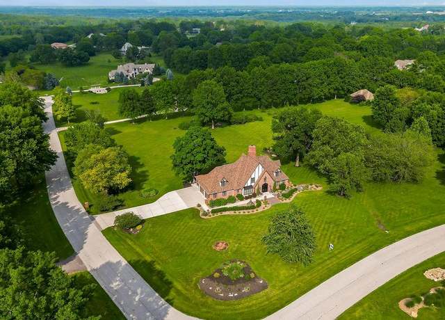 Property at 18061 Berry Hill Dr, Stilwell, KS 66085, 4 beds, 4.5 baths