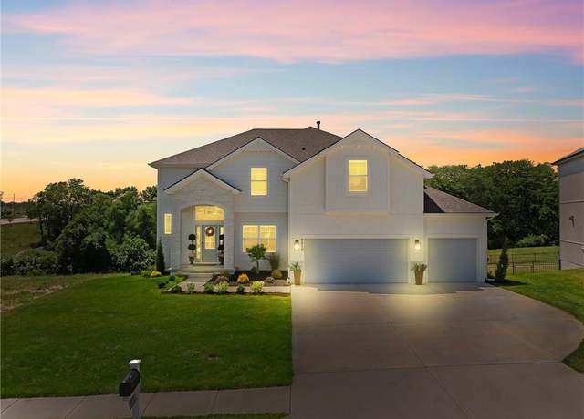 Property at 9010 N Denver Ave, Kansas City, MO 64156, 4 beds, 3.5 baths