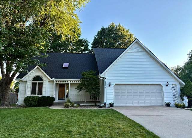 Property at 2221 NW Summerfield Dr, Lee's Summit, MO 64081, 4 beds, 2.5 baths