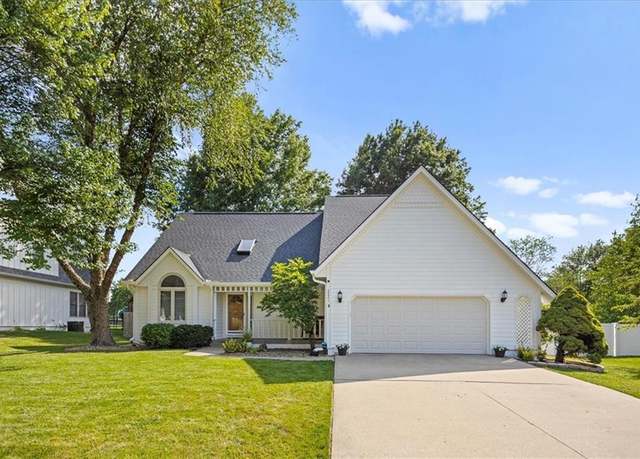 Property at 2221 NW Summerfield Dr, Lee's Summit, MO 64081, 4 beds, 2.5 baths