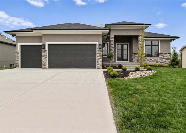 Property at 2115 SW Hook Farm Dr, Lee's Summit, MO 64082, 4 beds, 3 baths