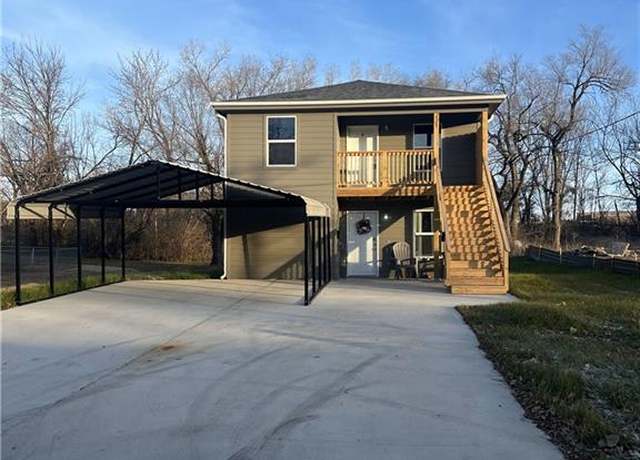 Property at 717 E Culton St, Warrensburg, MO 64093, 6 beds, 4 baths