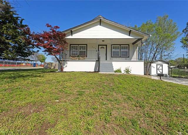 Property at 206 SW 22nd St, Blue Springs, MO 64015, 4 beds, 3 baths