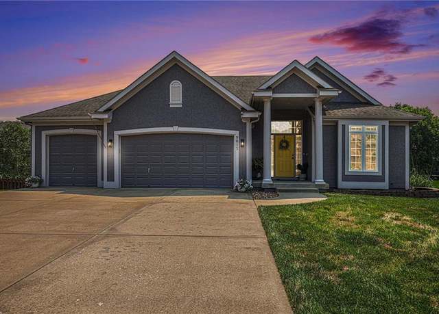 Property at 9013 N Kansas Ct, Kansas City, MO 64156, 3 beds, 3.5 baths
