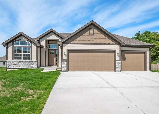 Property at 12415 Morgan St, Excelsior Springs, MO 64024, 4 beds, 3 baths