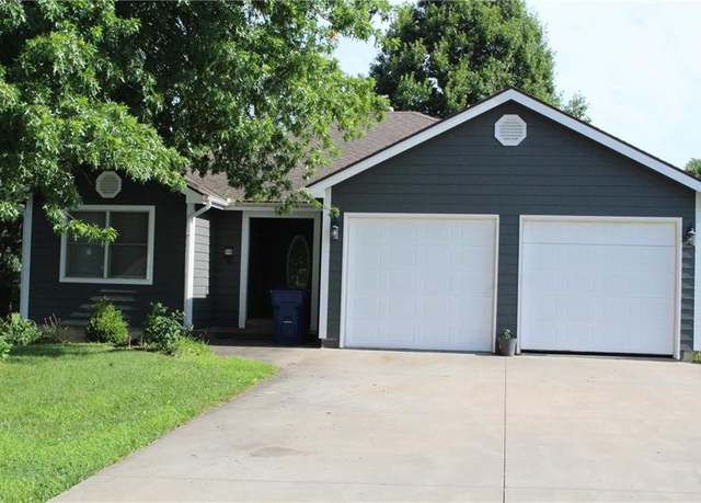 Property at 1745 Finch Dr, Tonganoxie, KS 66086, 3 beds, 3 baths