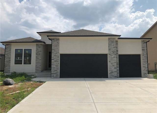 Property at 17154 S Heatherwood St, Olathe, KS 66062, 4 beds, 3 baths