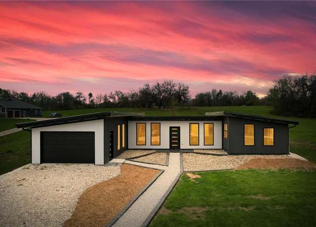 Property at 25915 E 267 St, Harrisonville, MO 64701, 3 beds, 2.5 baths