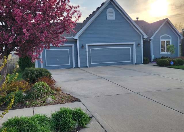 Property at 1910 Lake Dr, Smithville, MO 64089, 3 beds, 3 baths