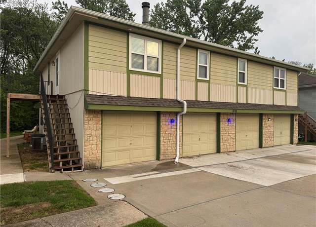 Property at 8701 NW 82nd St, Kansas City, MO 64152, 6 beds, 3.5 baths