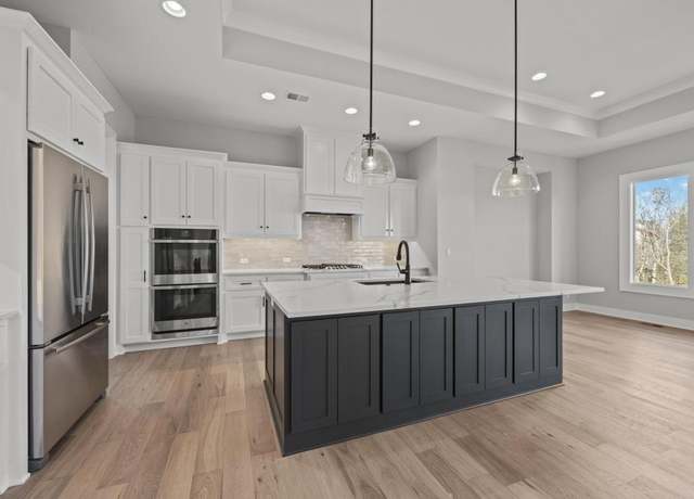 Property at 4418 W 136th Ter, Leawood, KS 66224, 4 beds, 3 baths