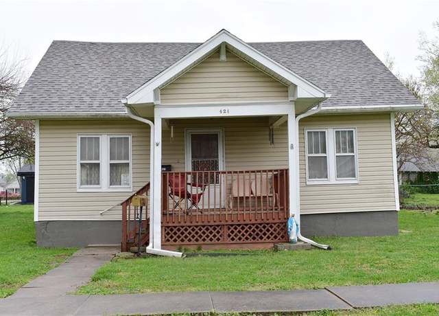 Property at 421 Parker Ave, Osawatomie, KS 66064, 2 beds, 1 bath