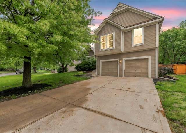 Property at 5167 Roundtree St, Shawnee, KS 66226, 3 beds, 2.5 baths