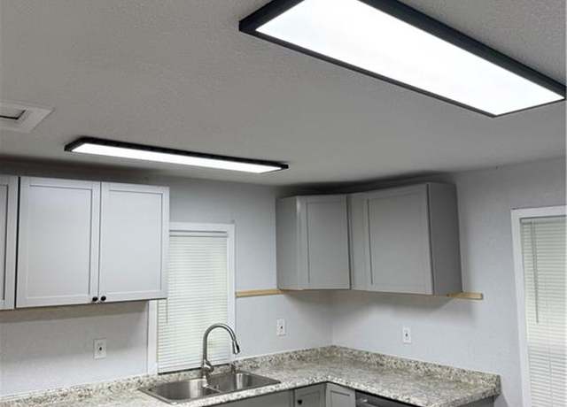 Property at 116 N Home St, Independence, MO 64053, 2 beds, 1.5 baths