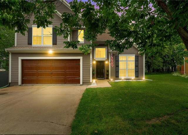 Property at 15753 S Lindenwood Dr, Olathe, KS 66062, 4 beds, 2 baths