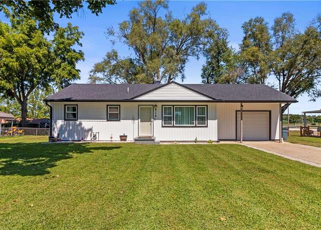 Property at 118 Park Ave, Buckner, MO 64016, 3 beds, 1 bath
