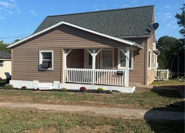 Property at 806 Jabez St, Richmond, MO 64085, 3 beds, 1 bath