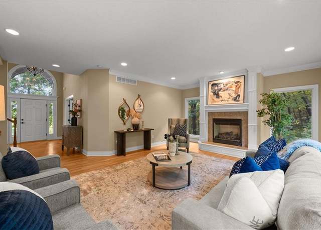 Property at 1819 Edgewood Ct, Leavenworth, KS 66048, 4 beds, 3.5 baths