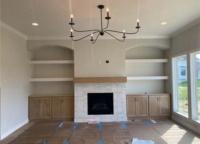 Property at 2914 NE 102nd St, Kansas City, MO 64155, 5 beds, 4 baths