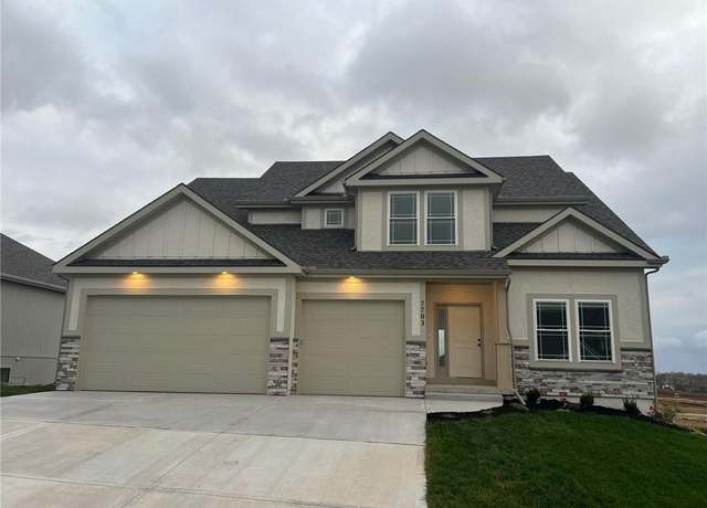Property at 2184 Heritage Cir, Liberty, MO 64068, 4 beds, 3.5 baths