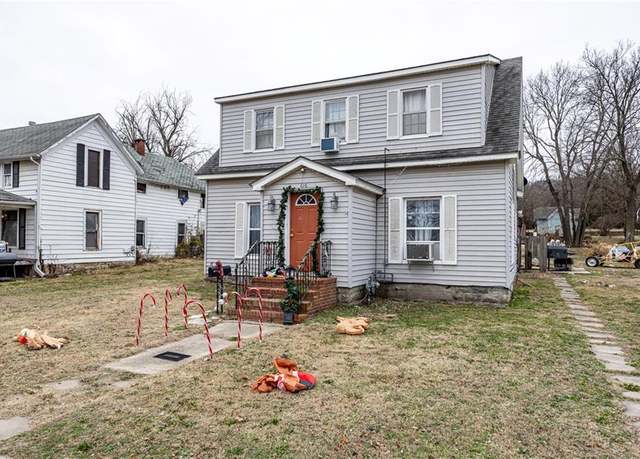 Property at 616 Adams St, Fredonia, KS 66736, 4 beds, 2 baths