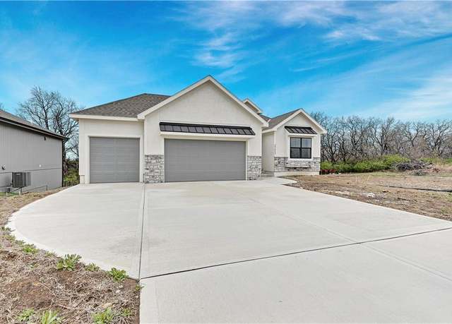 Property at 22667 W 89th St, Lenexa, KS 66227, 4 beds, 3 baths