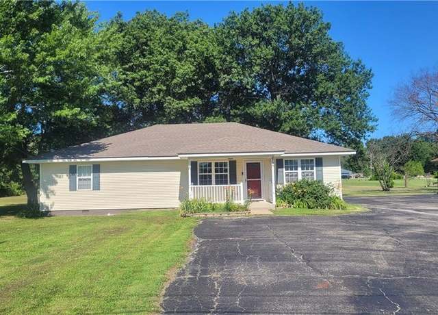 Property at 610 N West St, Arma, KS 66712, 4 beds, 2 baths