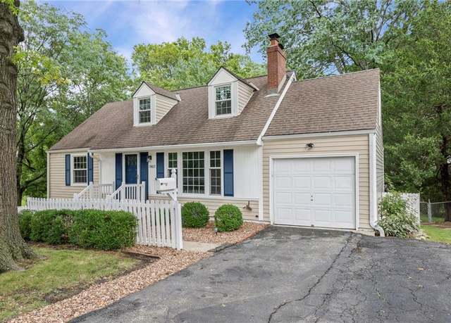 Property at 7407 Roe Ave, Prairie Village, KS 66208, 5 beds, 2 baths