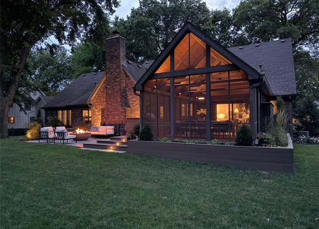 Property at 10203 Howe Ln, Leawood, KS 66206, 5 beds, 4.5 baths
